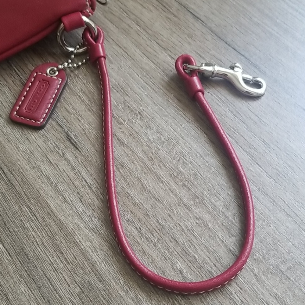 EUC Coach soft leather wristlet - Picture 3 of 7